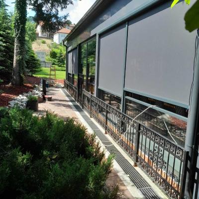 1704220Zip blind for restaurants985785